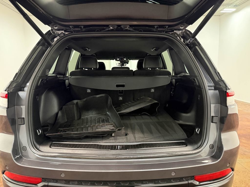 Used 2022 Jeep Grand Cherokee Altitude AWD/4WD image 68