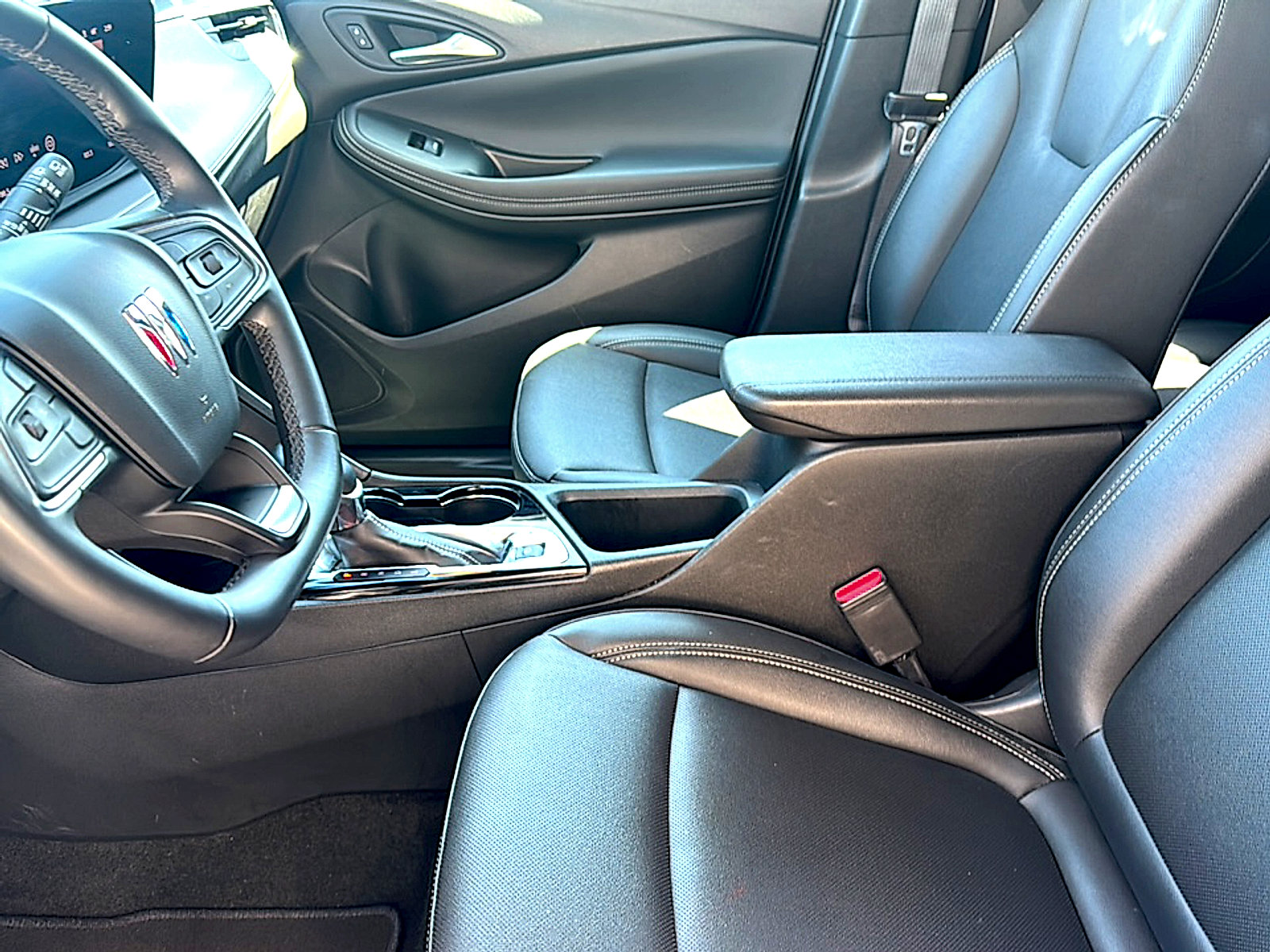 Used 2024 Buick Encore GX Sport Touring image 13