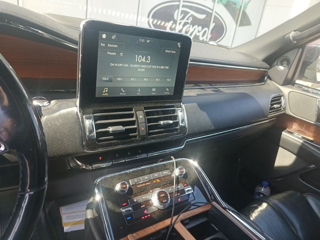 Used 2019 Lincoln Navigator Select image 10