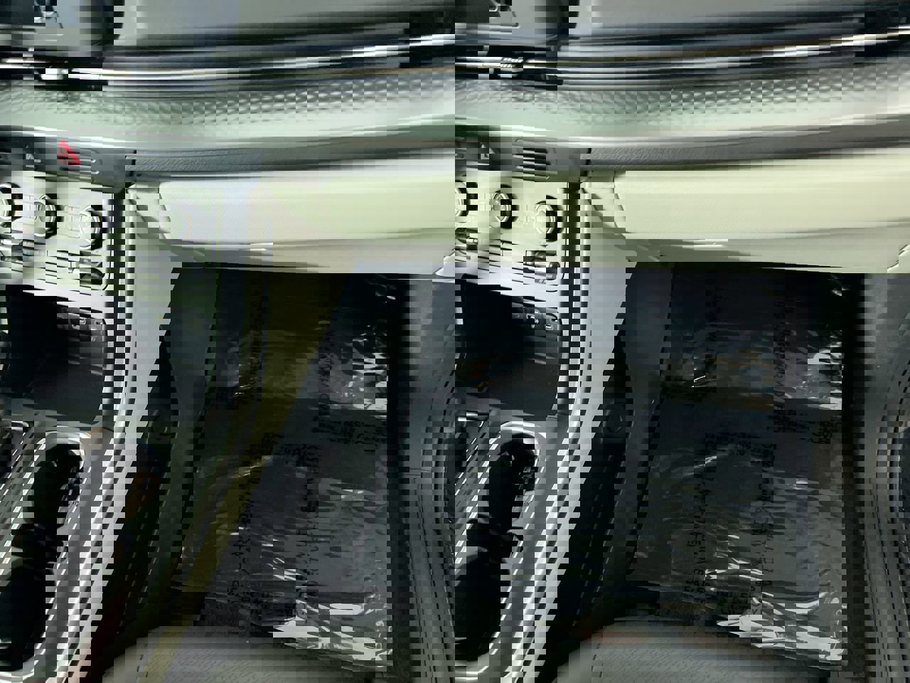 Certified 2024 Kia Carnival LX image 33