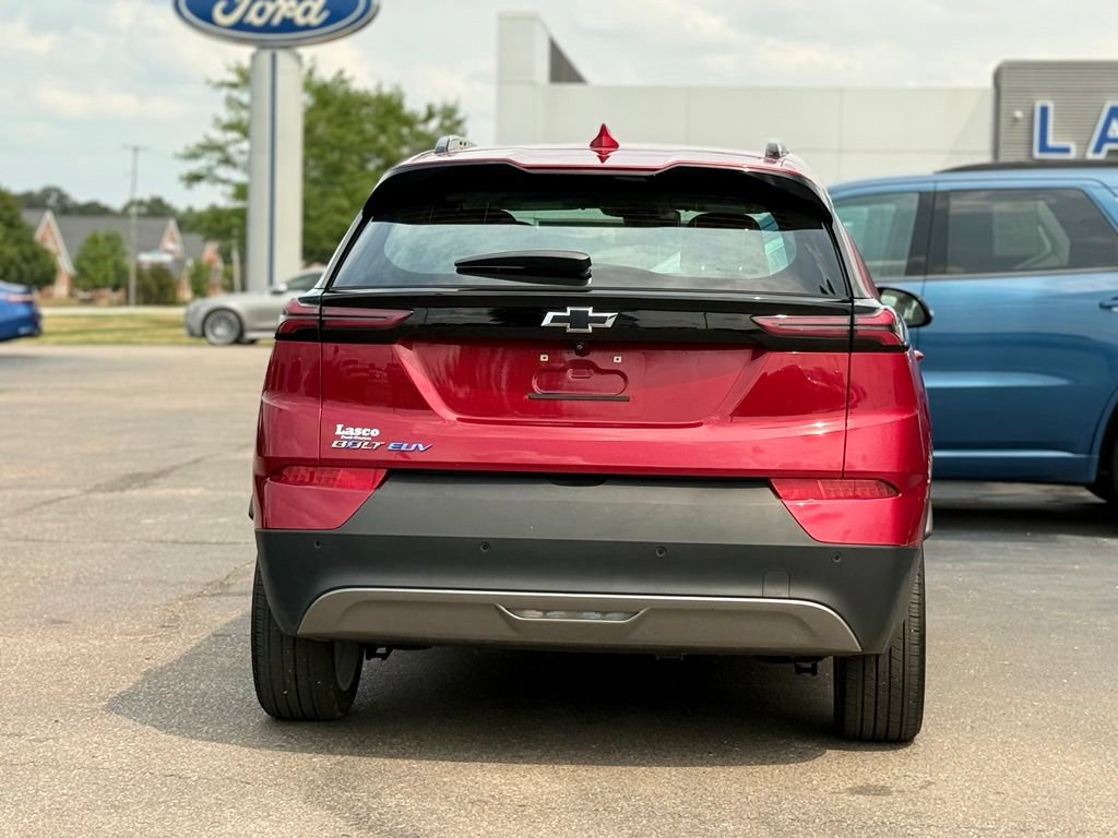 Used 2022 Chevrolet Bolt EUV LT w/ Comfort Package FWD image 32