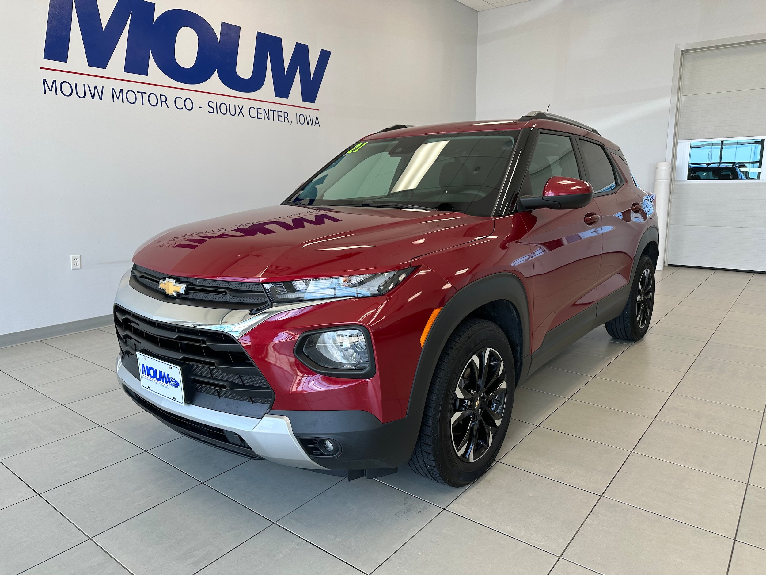 Used 2021 Chevrolet TrailBlazer LT w/ Convenience Package AWD/4WD image 2