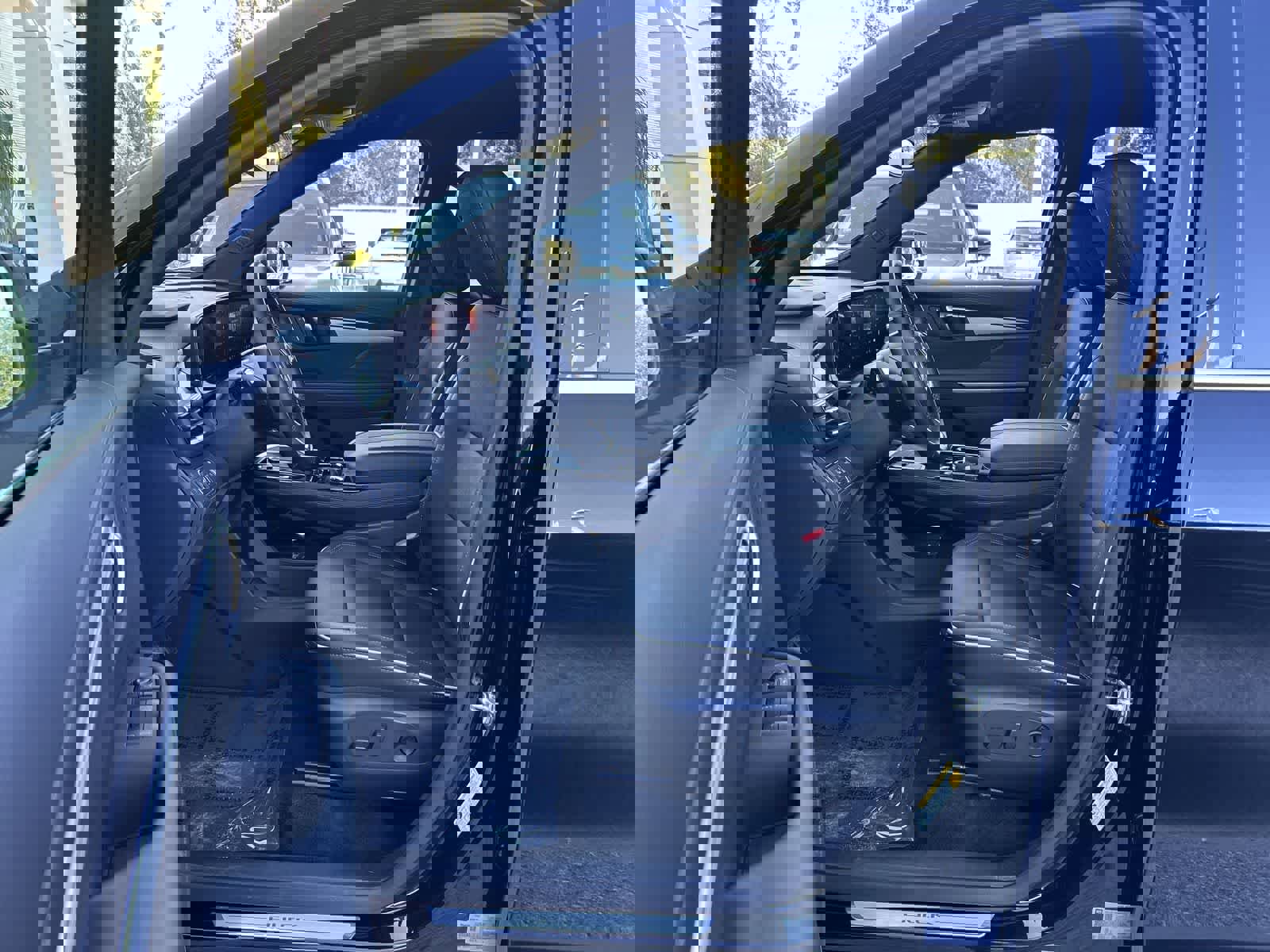 Used 2025 Buick Enclave Preferred image 2