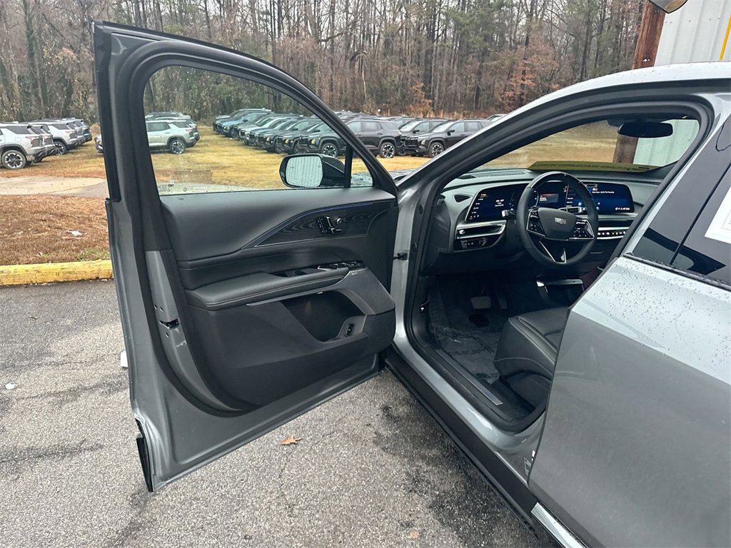 Used 2024 Cadillac Lyriq Luxury image 13