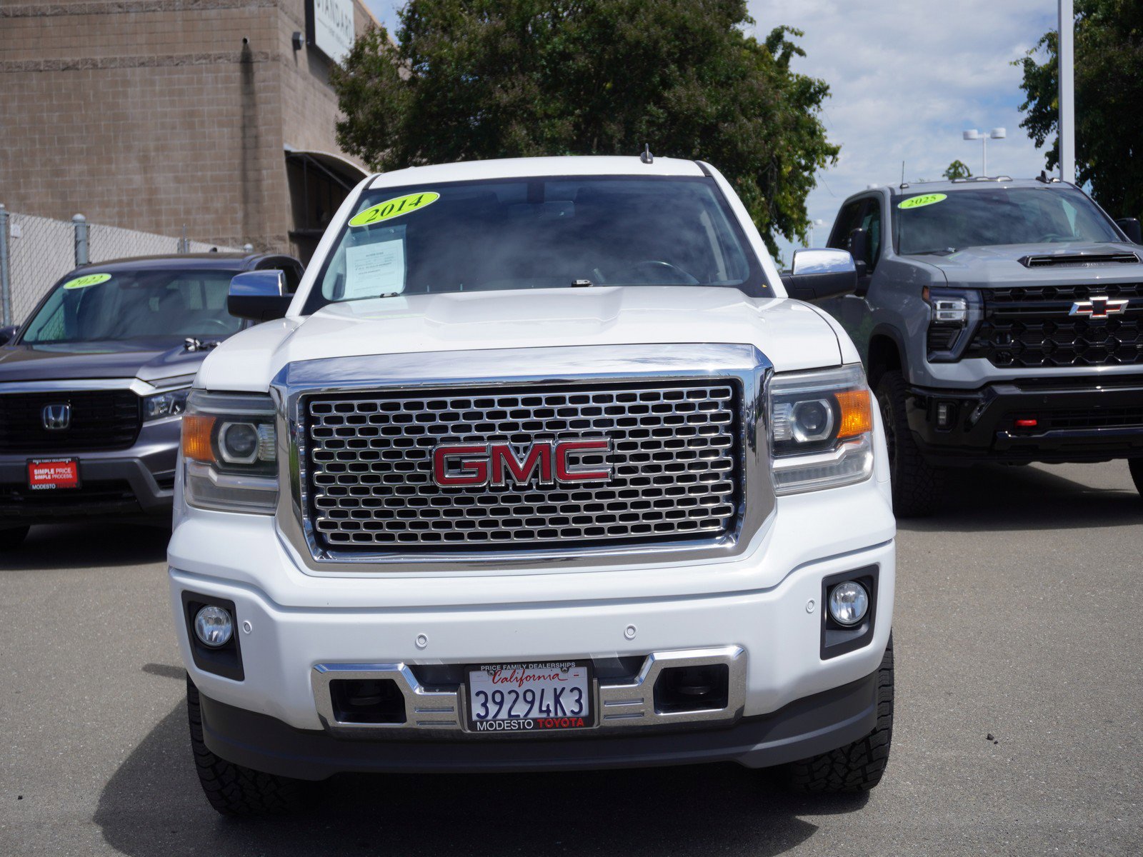 Used 2014 GMC Sierra 1500 Denali w/ Suspension Package, Off-Road AWD/4WD image 4