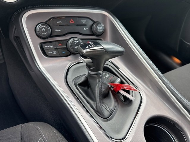 Used 2022 Dodge Challenger SXT image 13