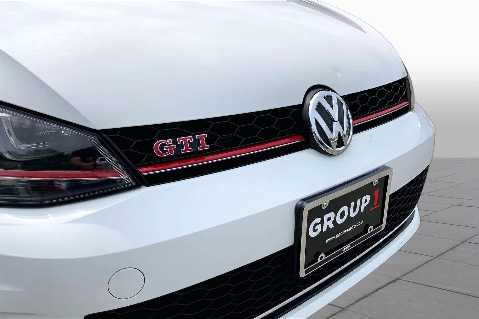 Used 2017 Volkswagen GTI SE FWD image 30