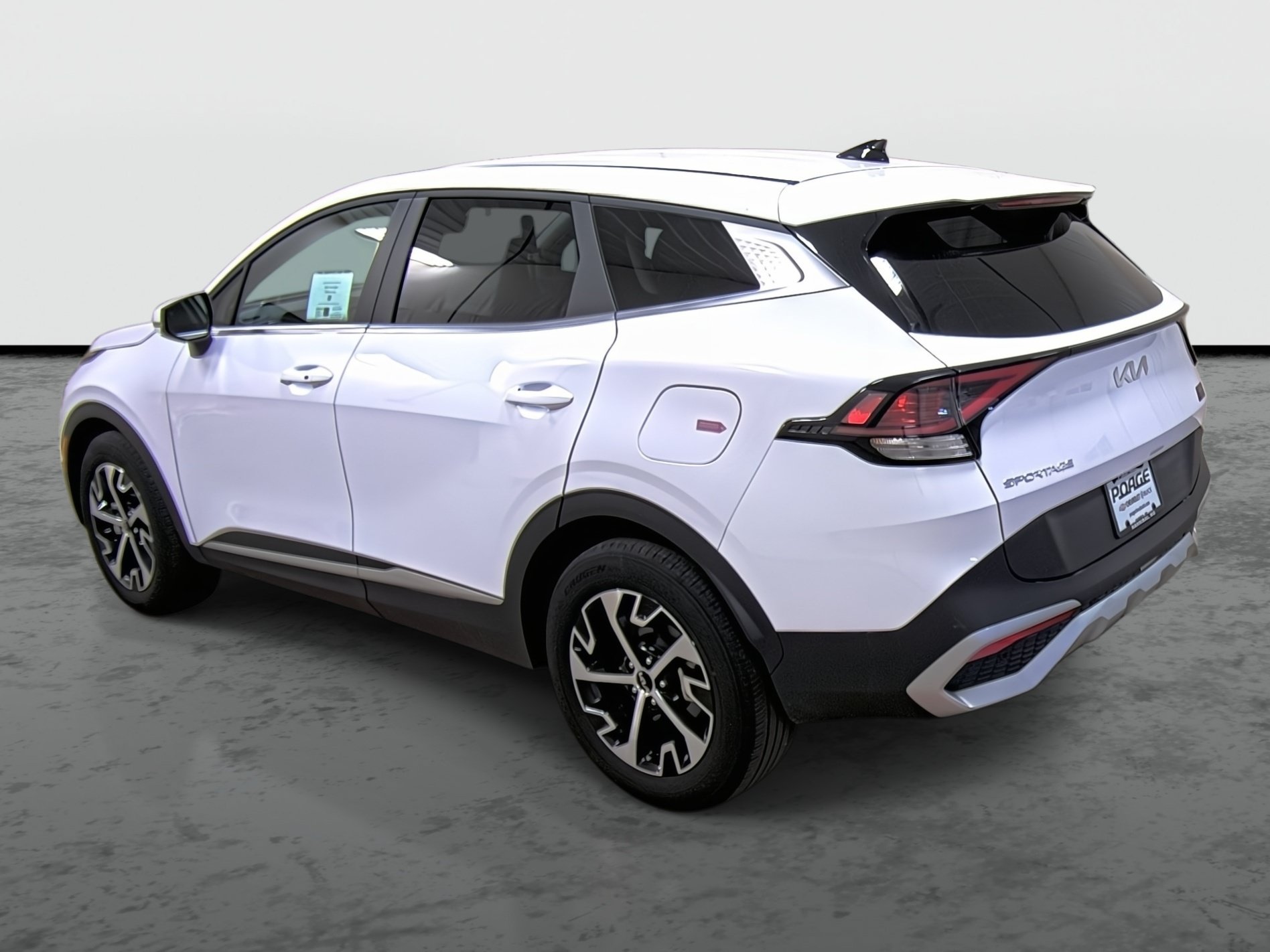 Used 2024 Kia Sportage EX FWD image 2