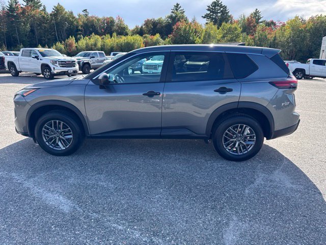 Used 2024 Nissan Rogue S AWD/4WD image 2