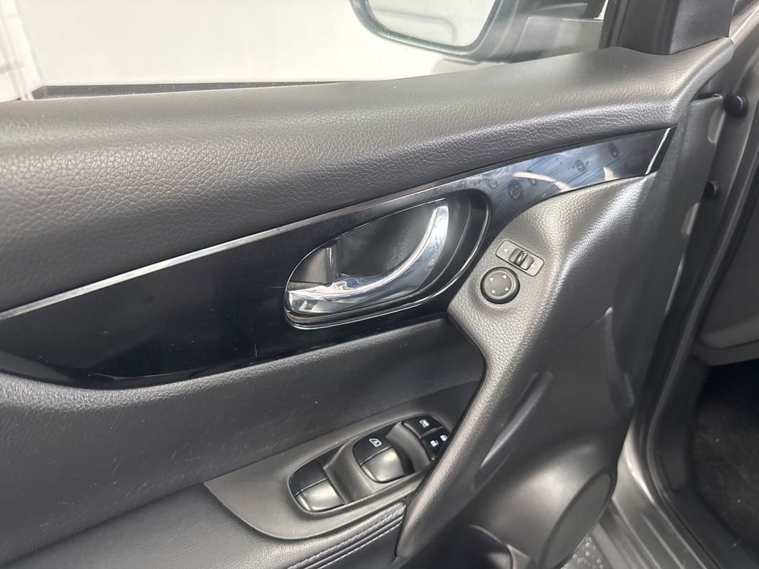 Used 2020 Nissan Rogue Sport SV AWD/4WD image 10