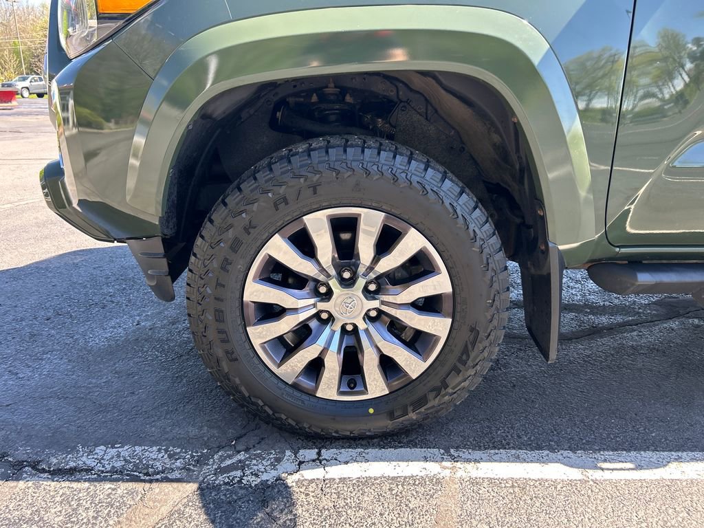 Certified 2022 Toyota Tacoma Limited AWD/4WD image 30
