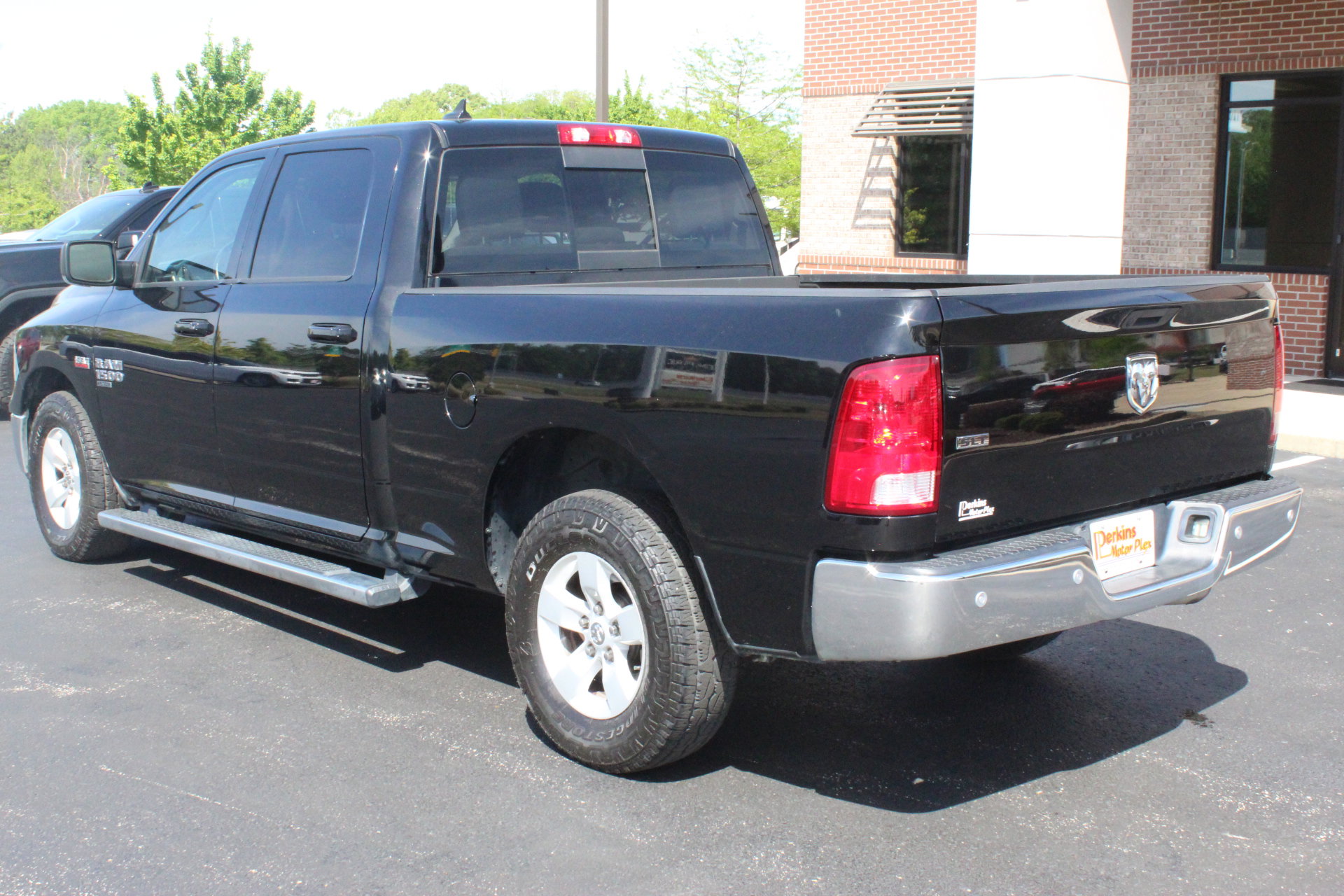 Used 2020 RAM 1500 Classic SLT w/ Luxury Group RWD image 9