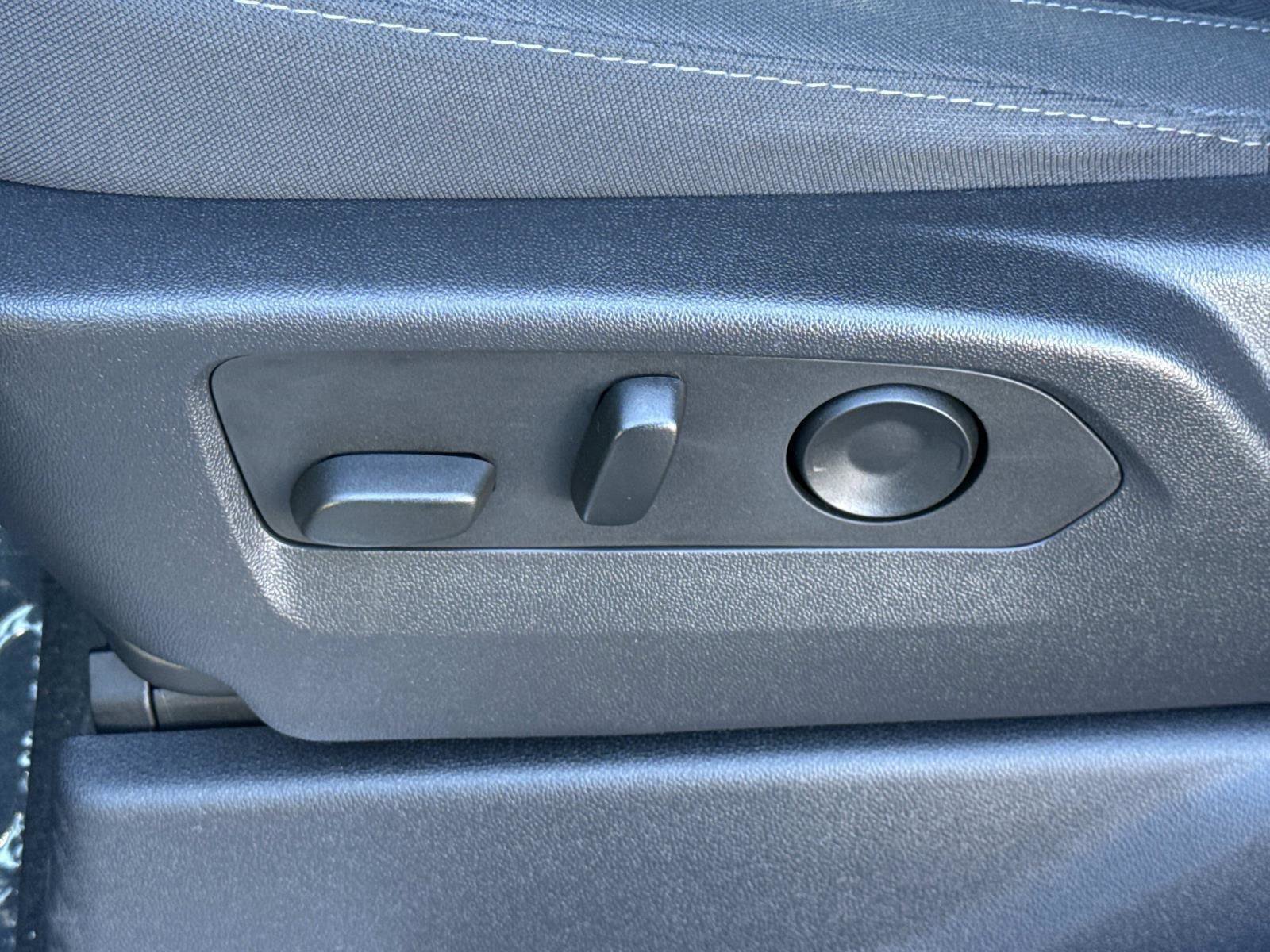 Used 2023 Chevrolet Silverado 1500 LT image 14