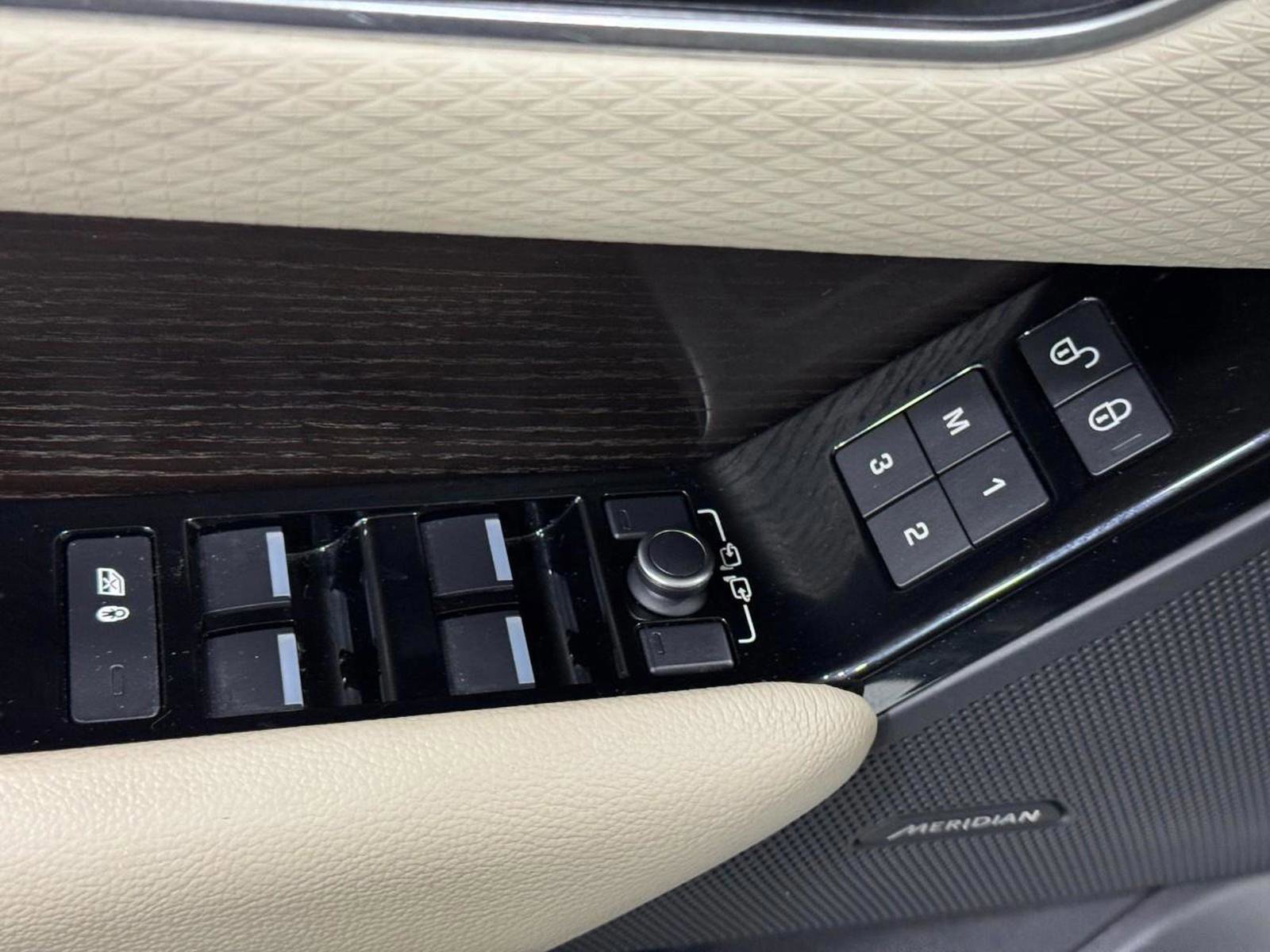 Used 2019 Land Rover Range Rover Velar S image 24