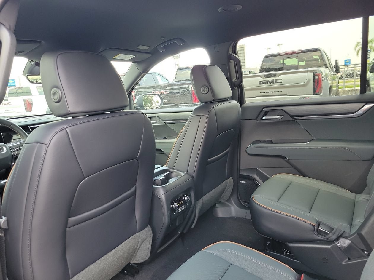 New 2026 GMC Acadia AT4 w/ Luxury Package AWD/4WD image 11