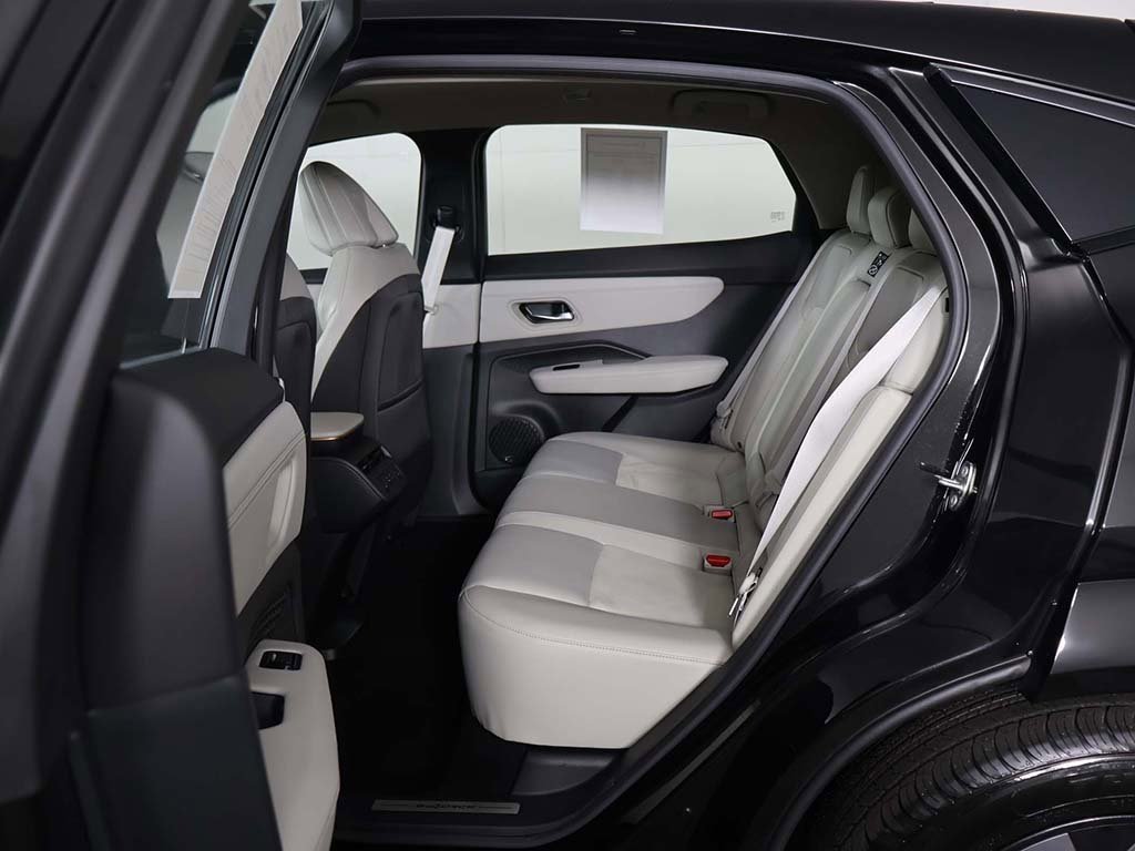 Used 2023 Nissan Ariya AWD image 32