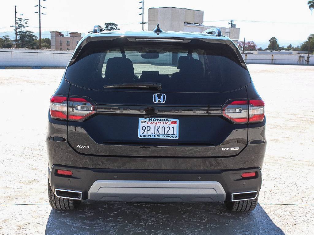 Certified 2025 Honda Pilot Touring image 5