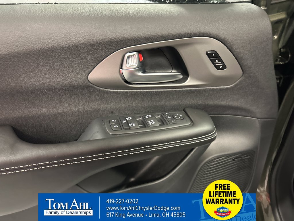 New 2027 Chrysler Pacifica Limited FWD image 12