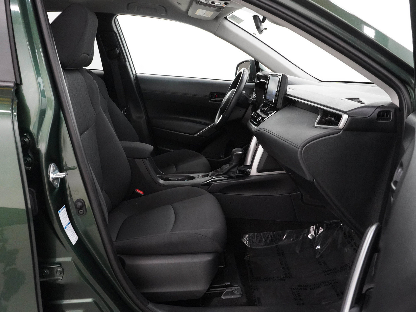 Used 2022 Toyota Corolla Cross LE AWD/4WD image 9