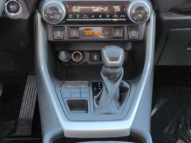 Used 2022 Toyota RAV4 XLE Premium image 19