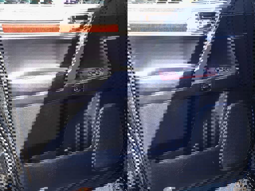 Used 2018 Lexus GX 460 Premium w/ Premium Package image 17