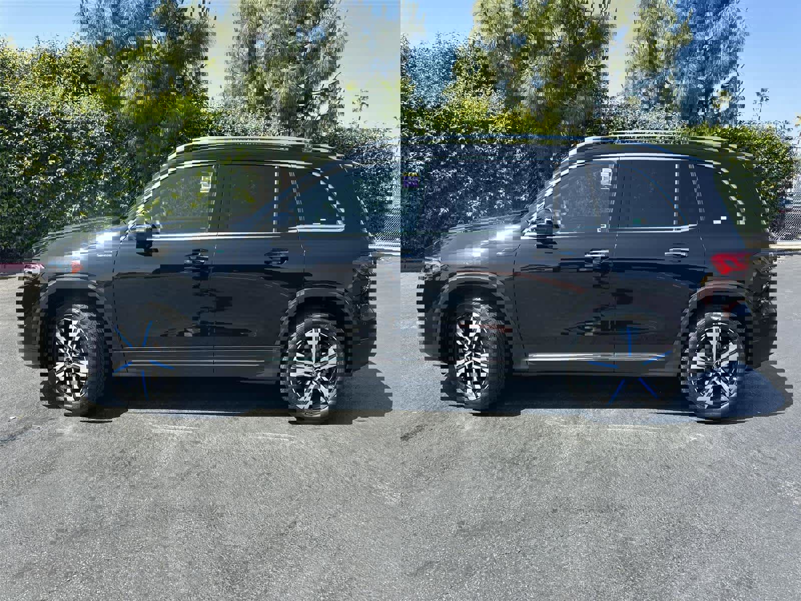 Used 2023 Mercedes-Benz EQB 250+ w/ Exclusive Package image 3