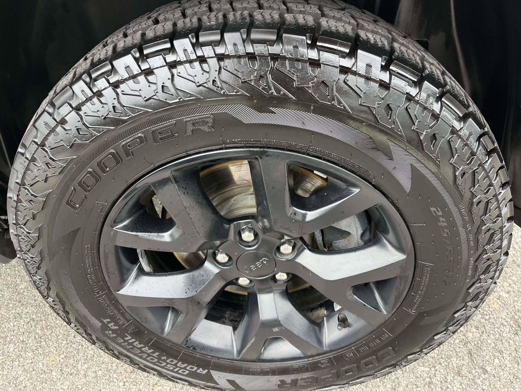 Used 2015 Jeep Cherokee Trailhawk w/ Comfort/Convenience Group image 38