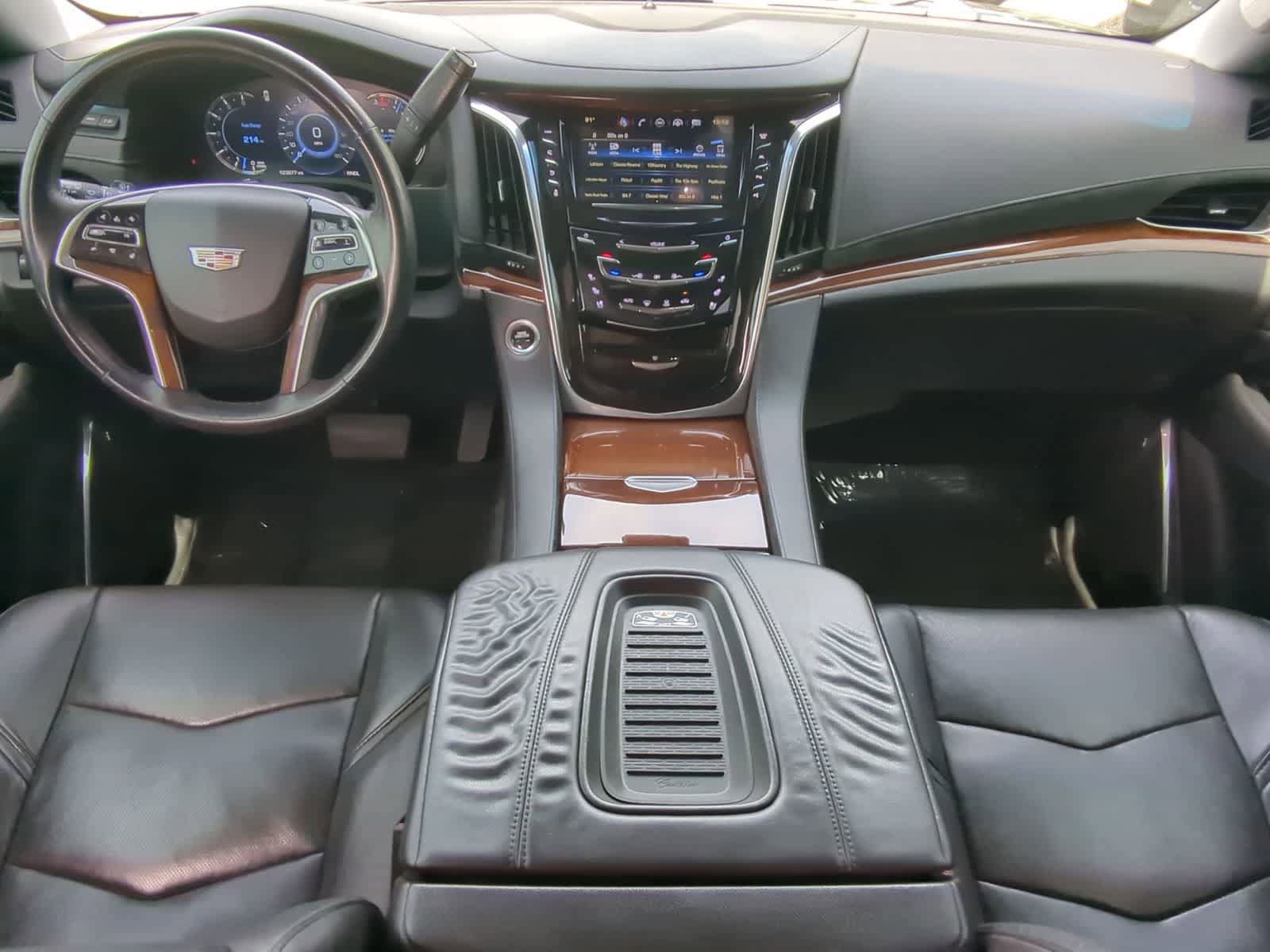 Used 2018 Cadillac Escalade Luxury AWD/4WD image 15