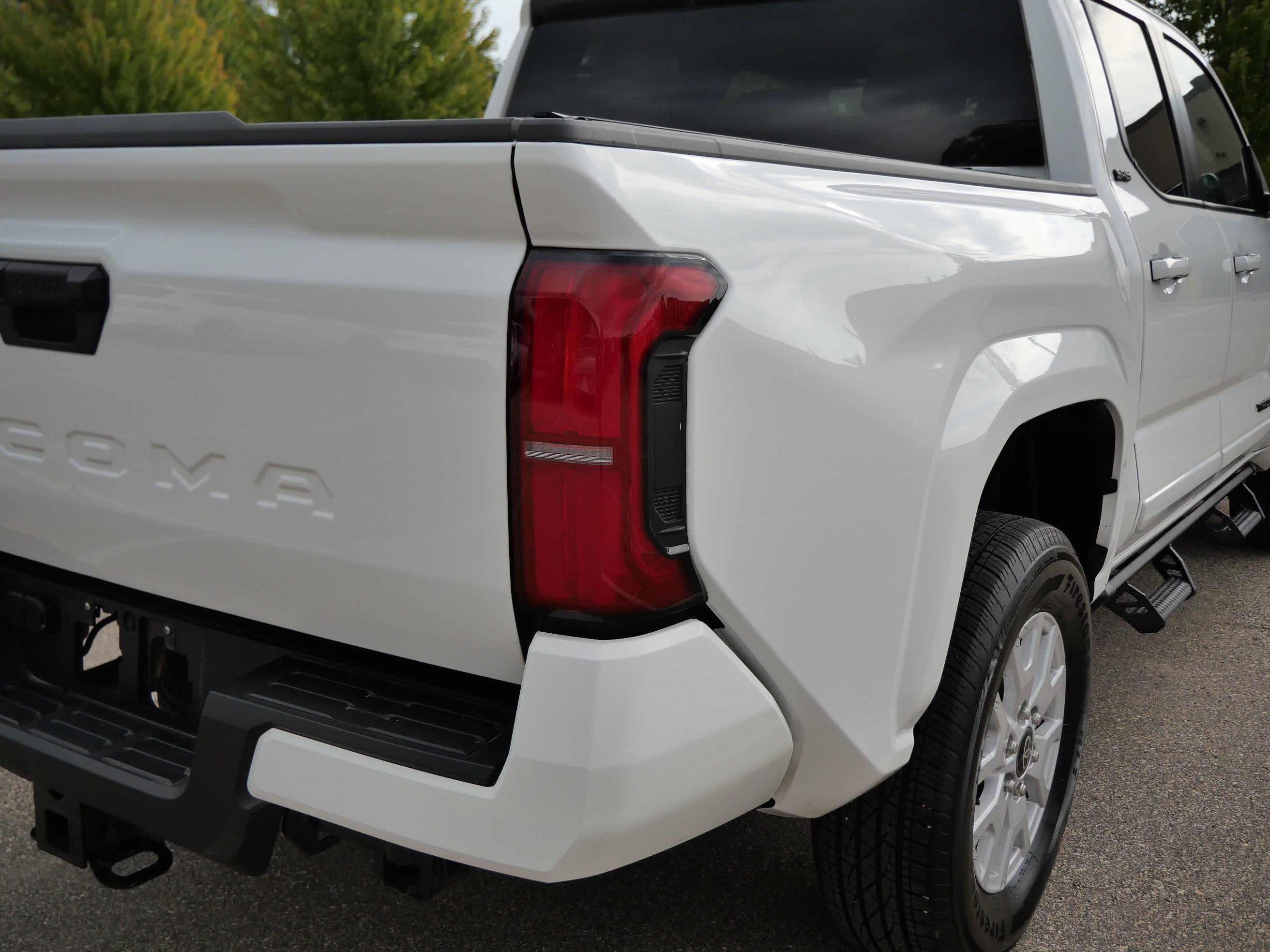 Certified 2024 Toyota Tacoma SR5 AWD/4WD image 18