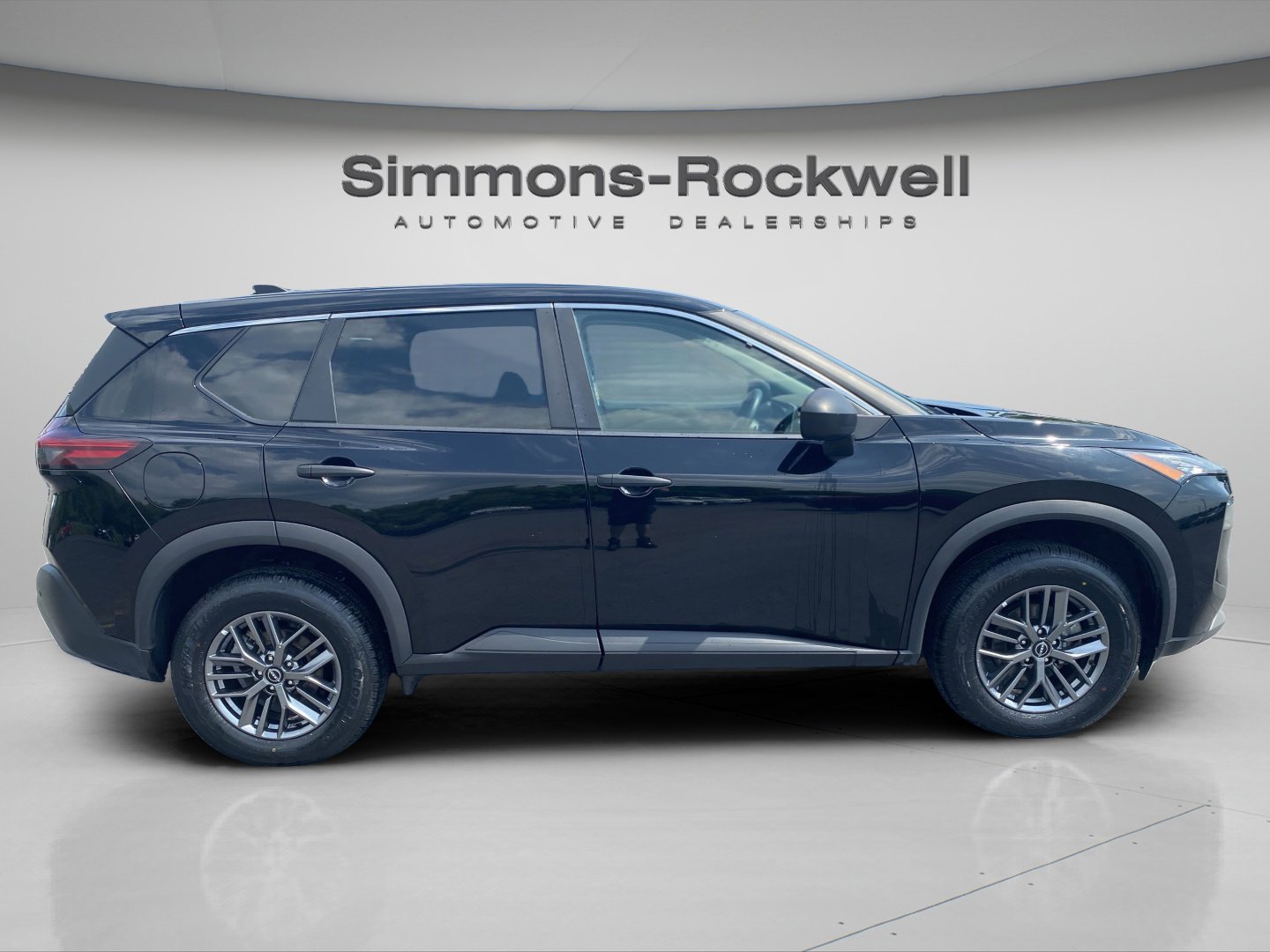 Used 2023 Nissan Rogue S image 4