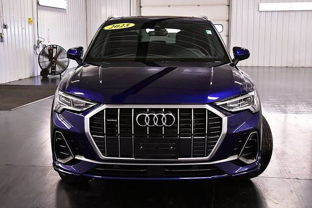 Used 2025 Audi Q3 2.0T Premium image 2
