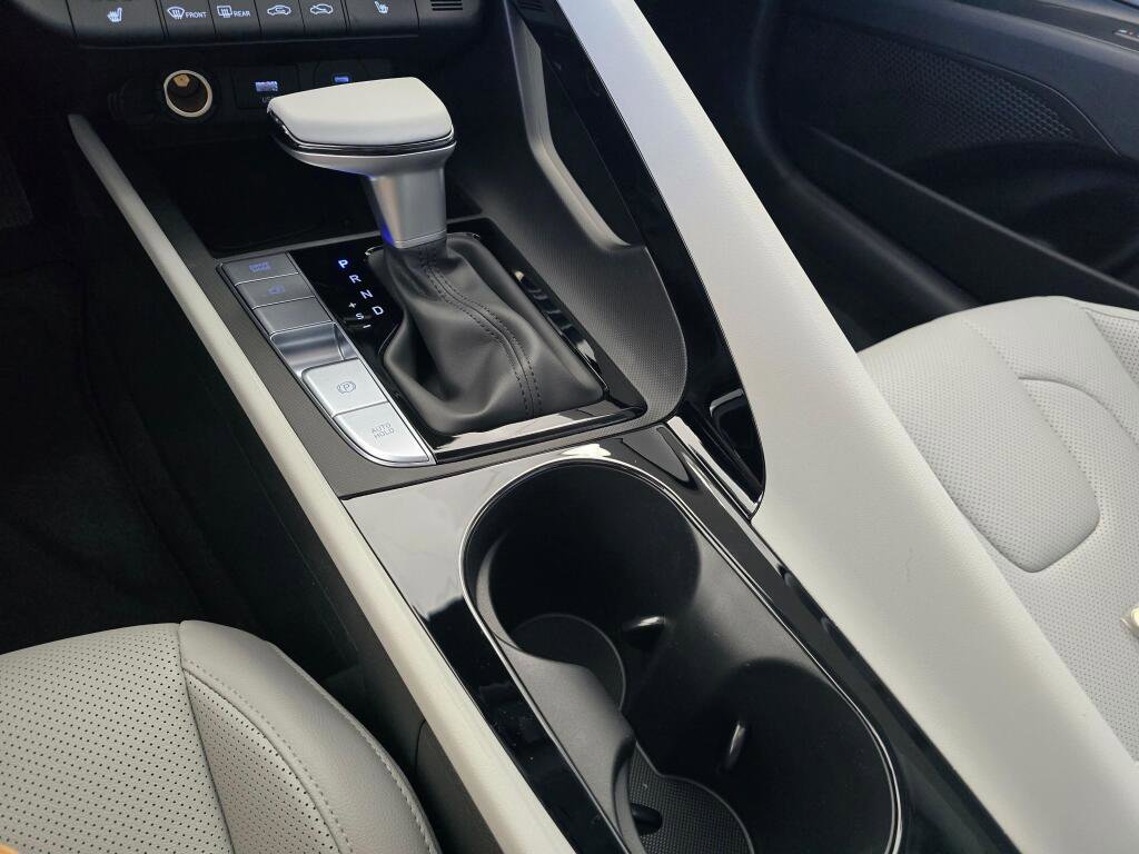 New 2026 Hyundai Elantra Limited image 32