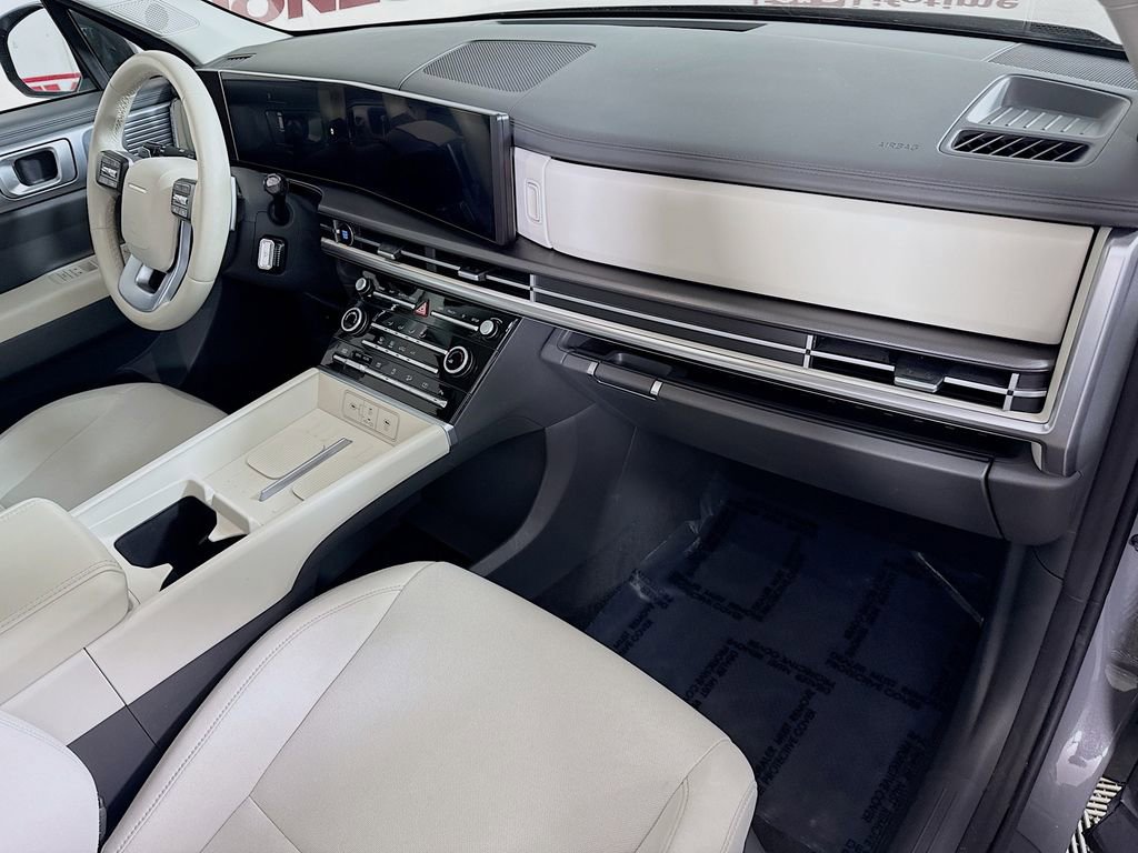 Used 2025 Hyundai Santa Fe SE image 32