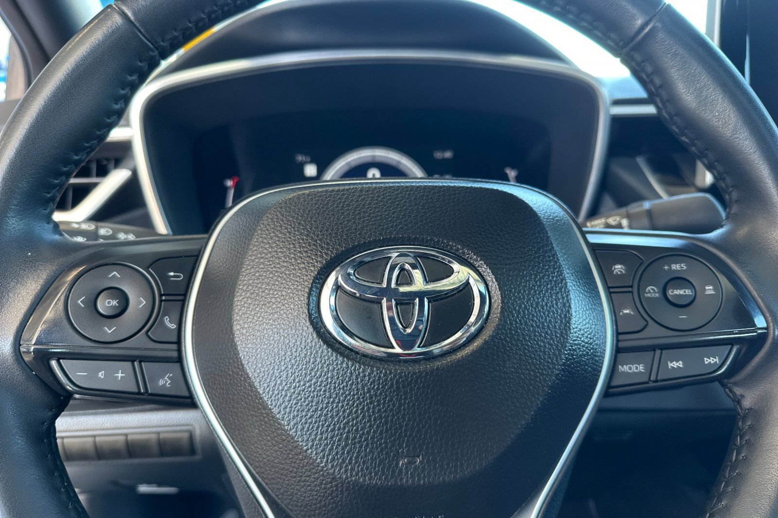 Used 2024 Toyota Corolla XSE FWD image 25