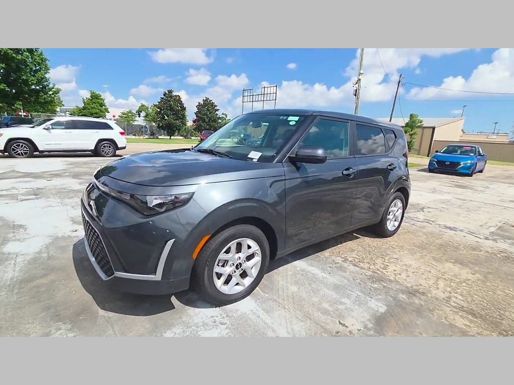 Used 2025 Kia Soul LX w/ LX Technology Package FWD image 47
