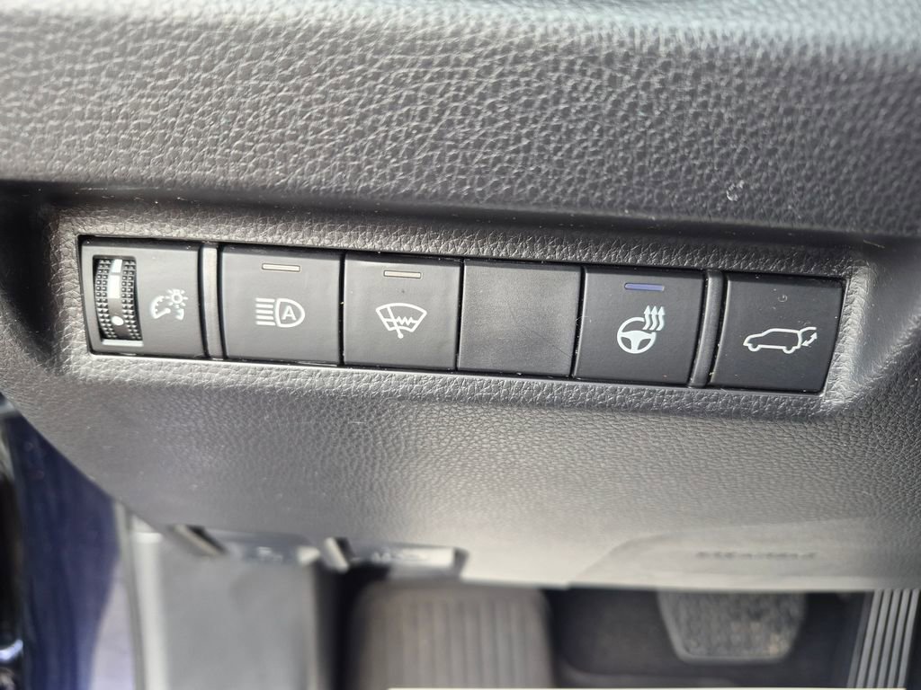 Used 2021 Toyota RAV4 XLE Premium image 13