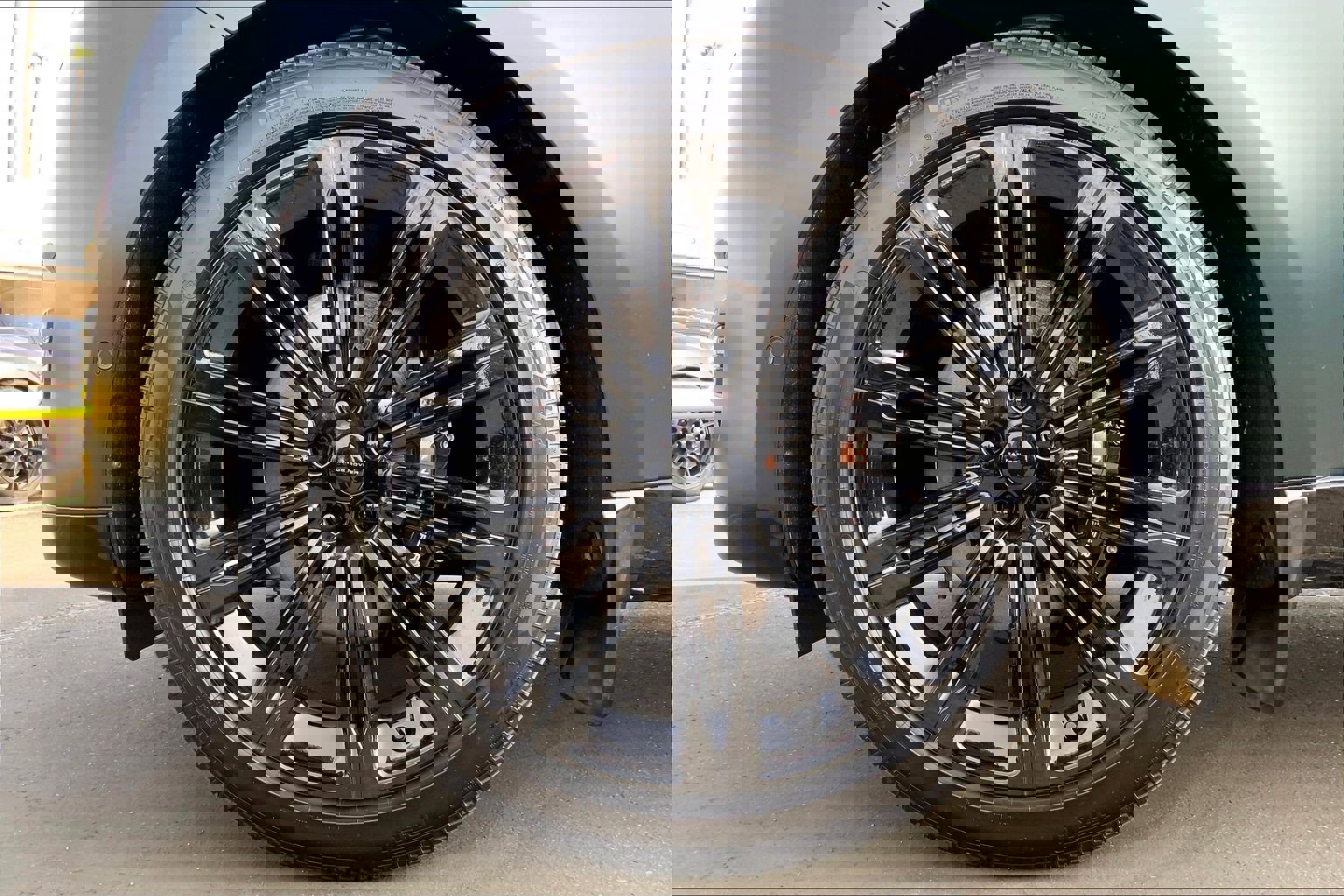 New 2026 Land Rover Range Rover SE image 17