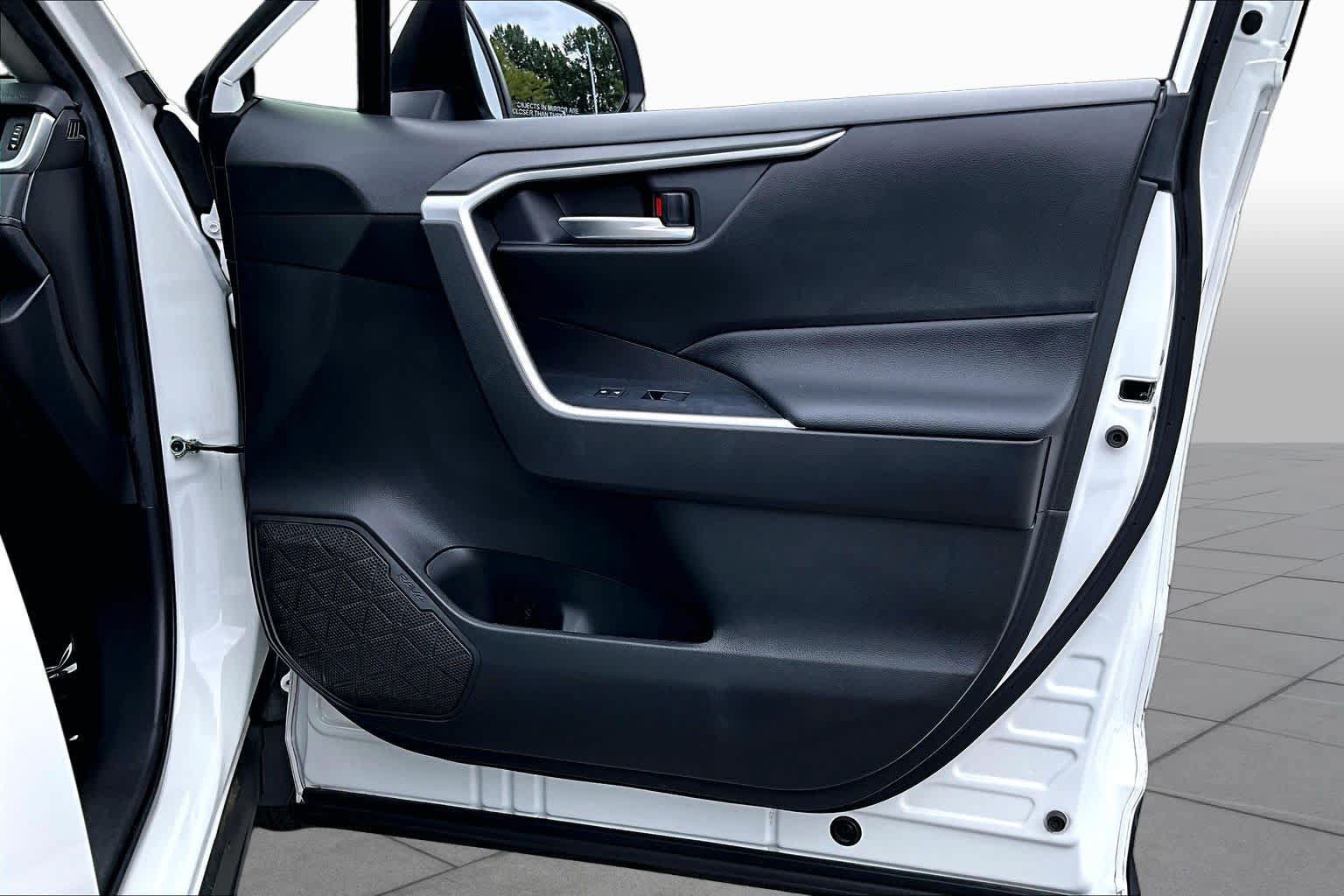 Used 2020 Toyota RAV4 XLE Premium AWD/4WD image 23