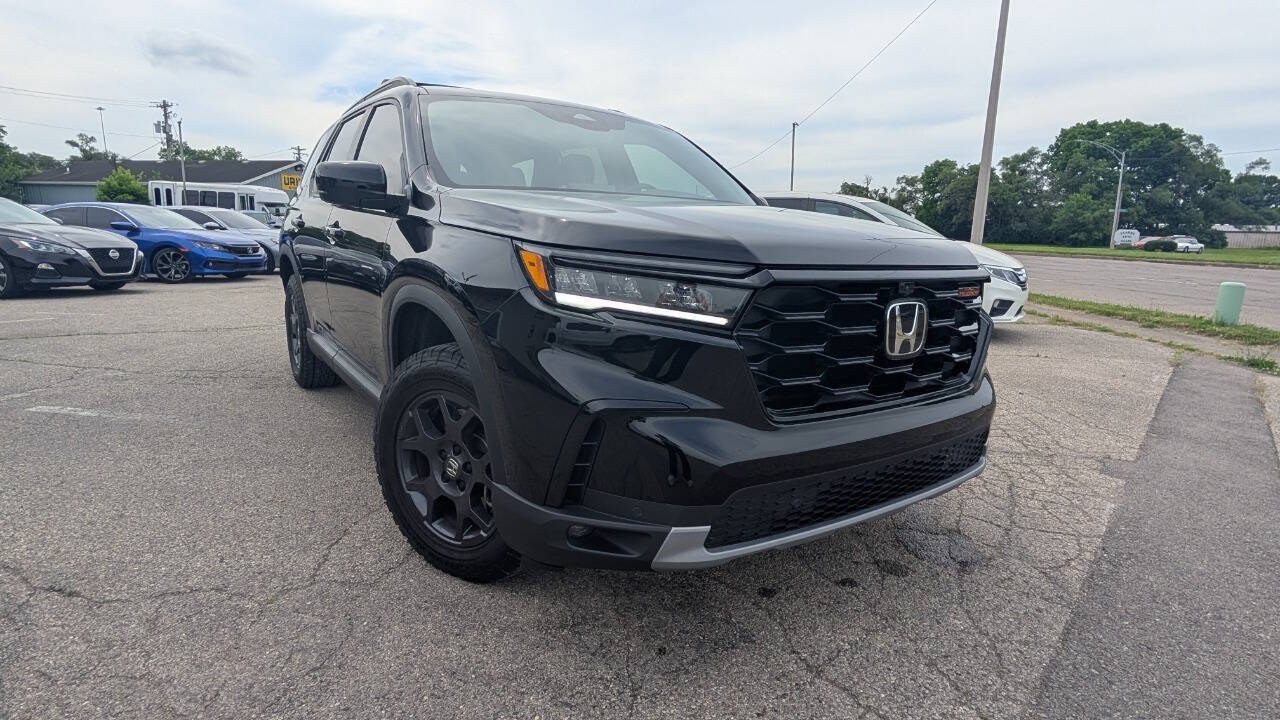 Used 2025 Honda Pilot TrailSport image 38