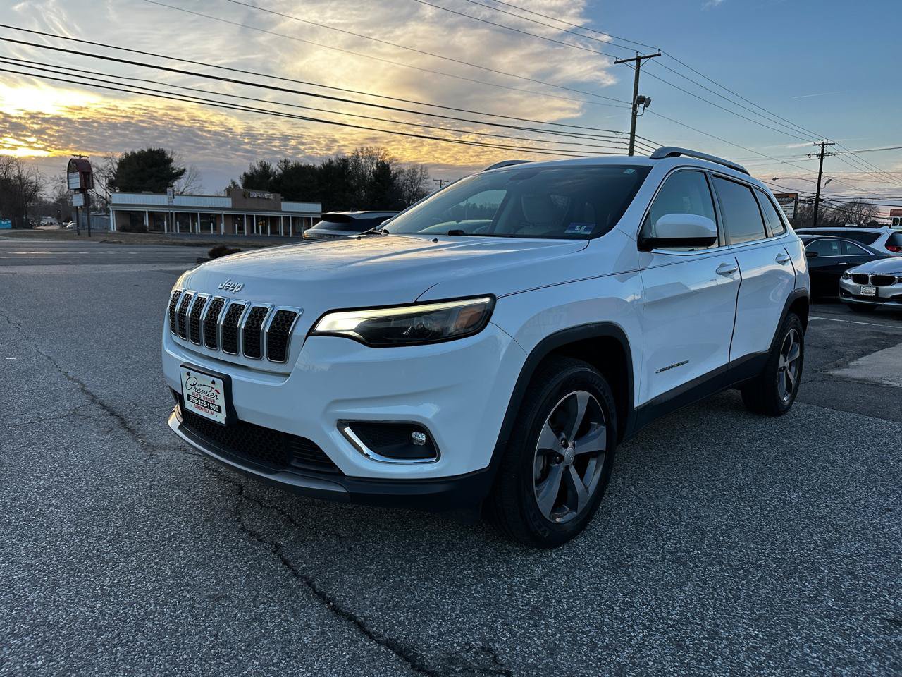 Used 2019 Jeep Cherokee Limited AWD/4WD image 1