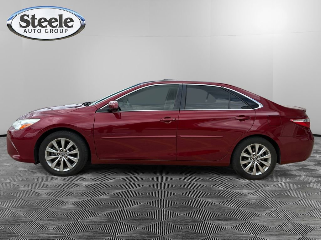 Used 2015 Toyota Camry XLE w/ Moonroof Package image 2