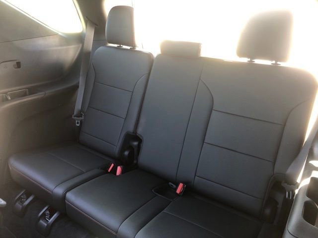 Used 2024 Chevrolet Traverse RS image 32
