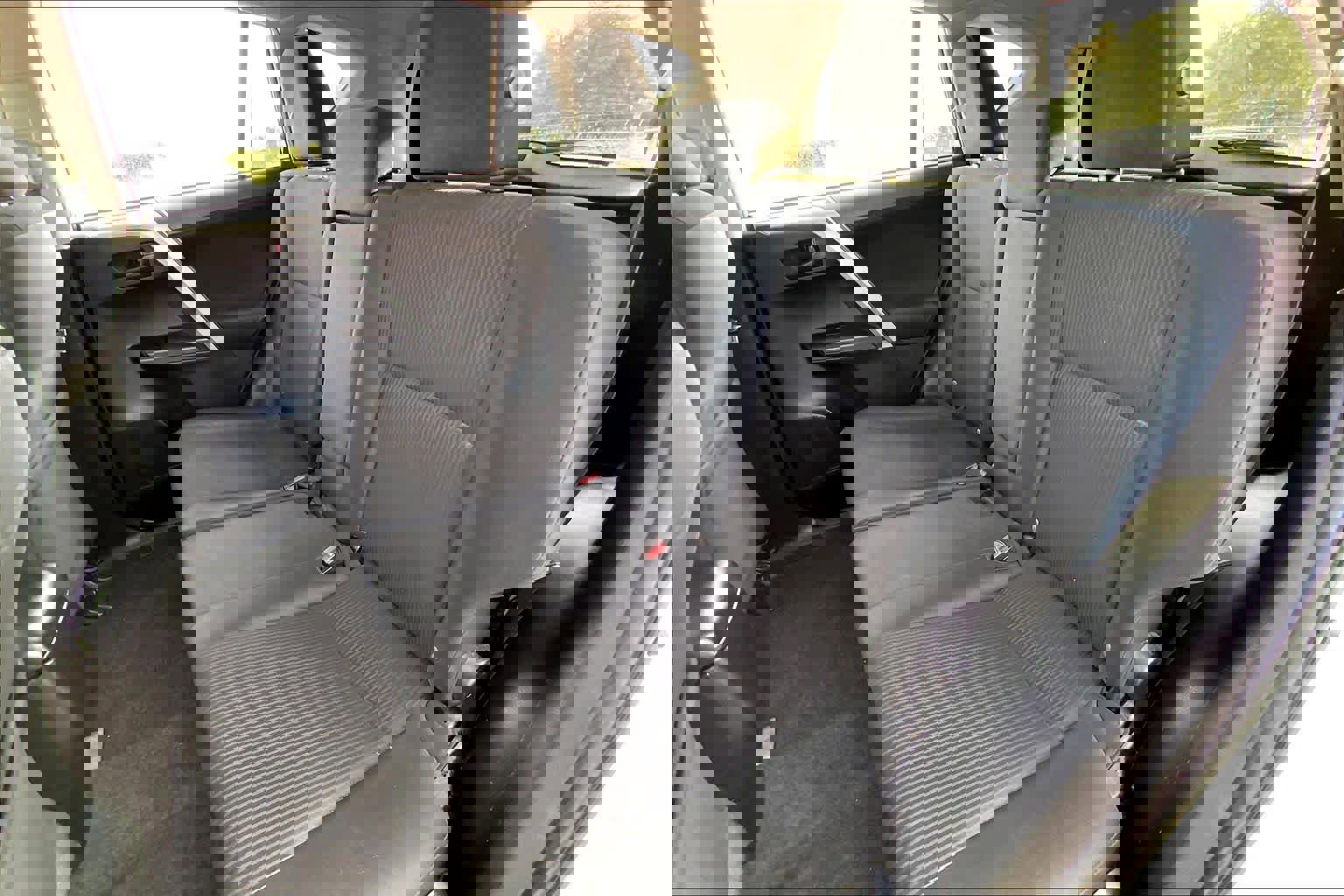 Used 2017 Toyota RAV4 LE image 19