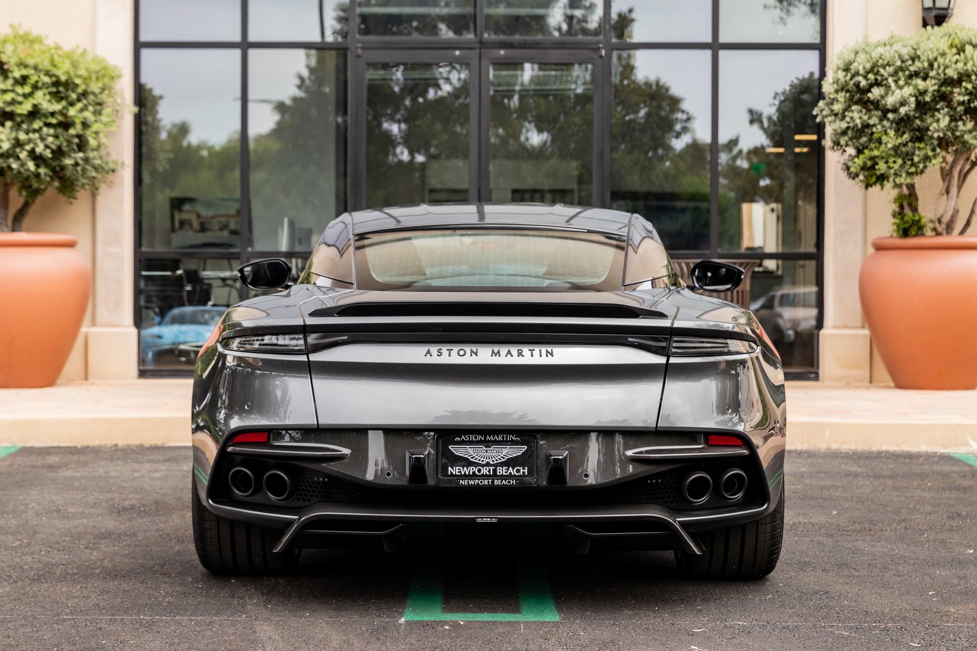 Used 2019 Aston Martin DBS Superleggera RWD image 3