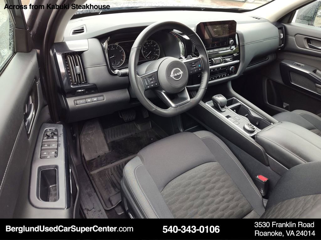 Used 2024 Nissan Pathfinder SV w/ SV Premium Package AWD/4WD image 20
