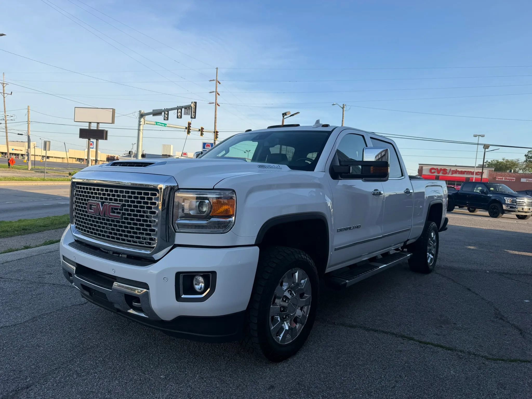 Used 2017 GMC Sierra 2500 Denali w/ Duramax Plus Package AWD/4WD image 4