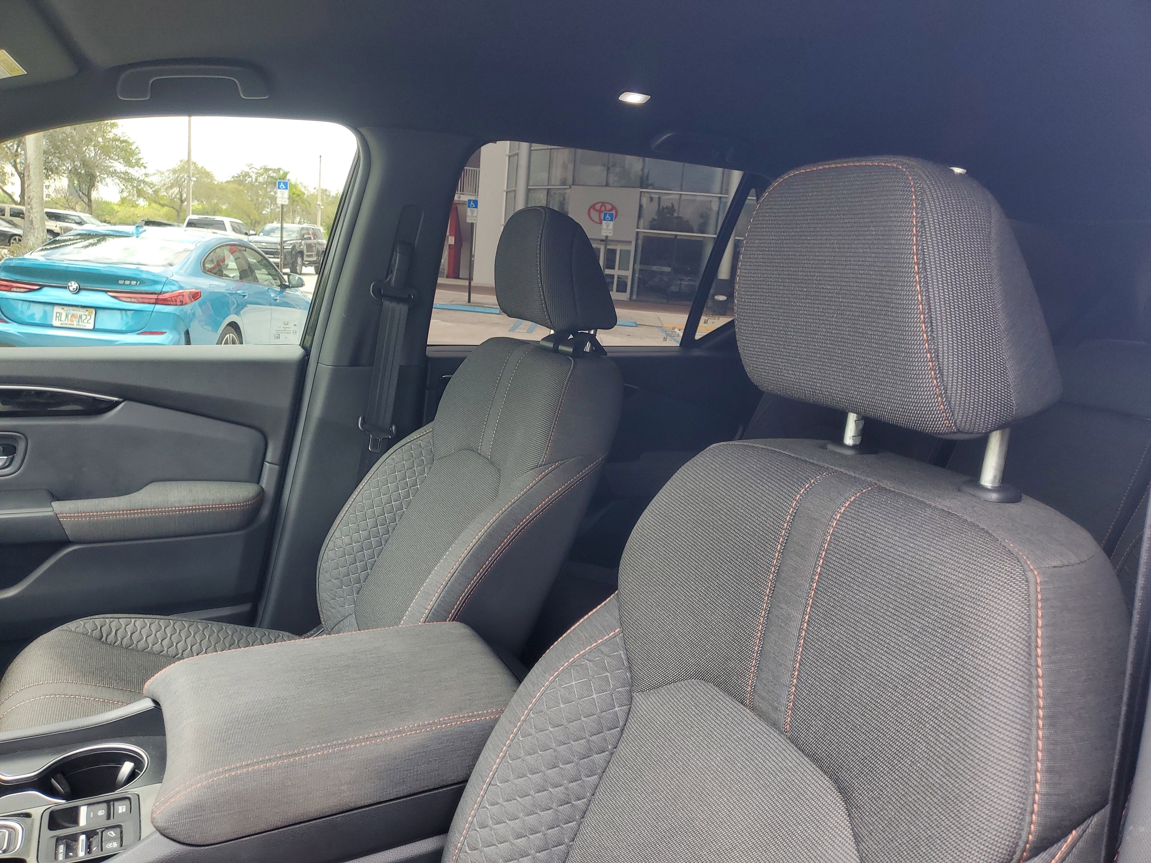 Used 2025 Honda Pilot Sport image 18