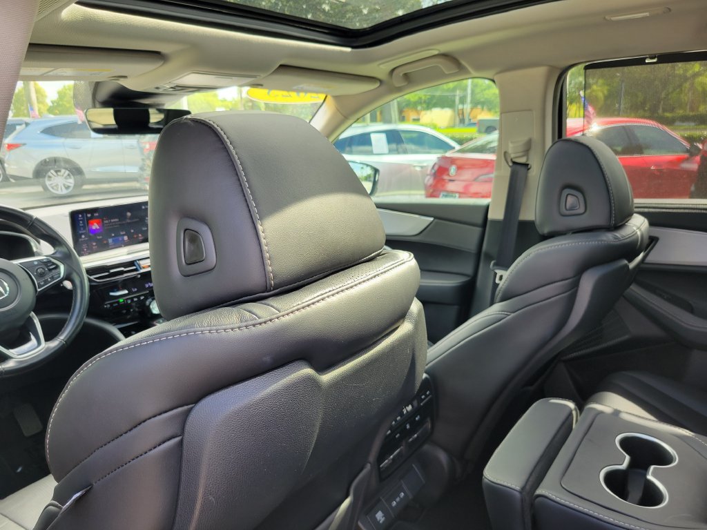 Used 2025 Acura MDX w/ Technology Package FWD image 11