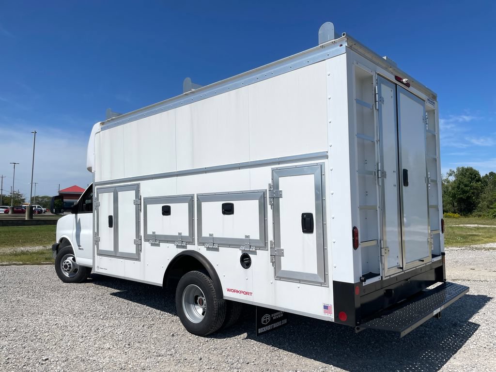 New 2025 GMC Savana 4500 w/ Power Convenience Package RWD image 18