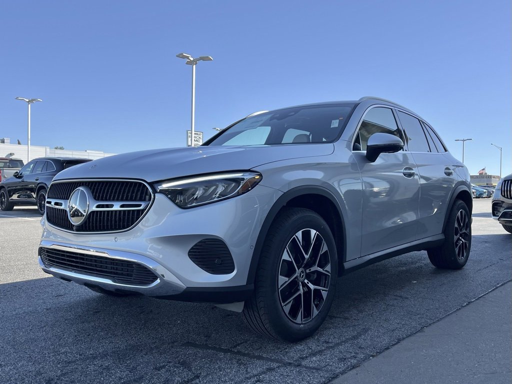 Used 2025 Mercedes-Benz GLC 350e 4MATIC image 6